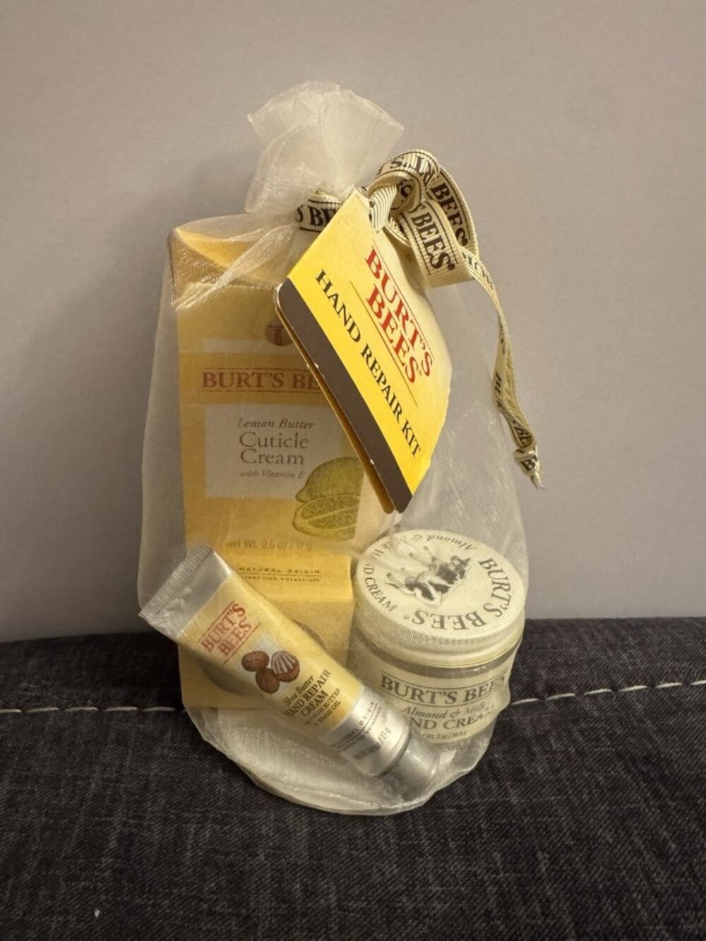Burt's Bees Hand Repair Kit Hand Cream Cotton Gloves Cuticle Creme New Gift C12